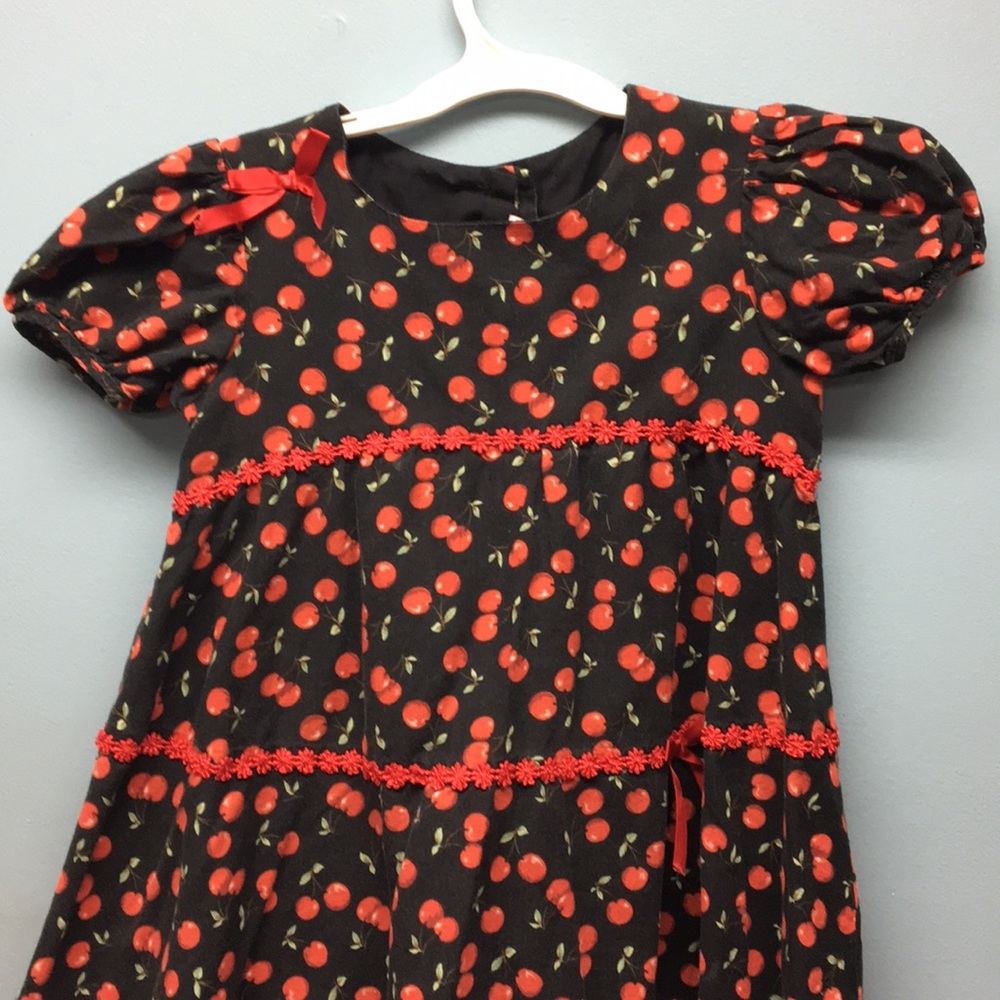Adorable cherry print cotton dress. Size 4t